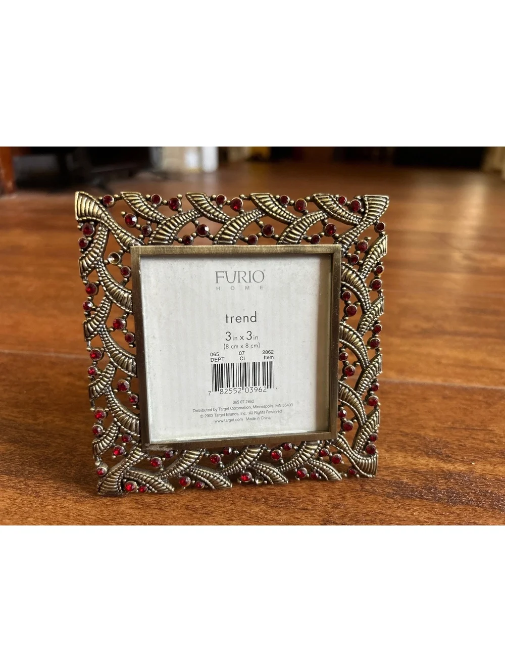 Furio Home Trend 3x3 Inch Ornate Decorative Photo Frame with Red Accents
